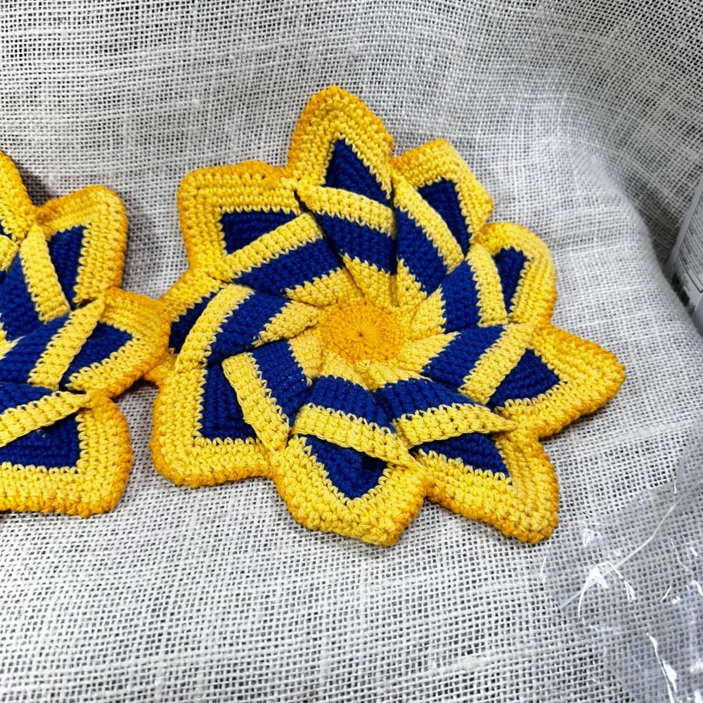 Vintage Handmade Crochet Potholders Set of 2 Yellow Navy‎ Blue Star Spiral 8.5